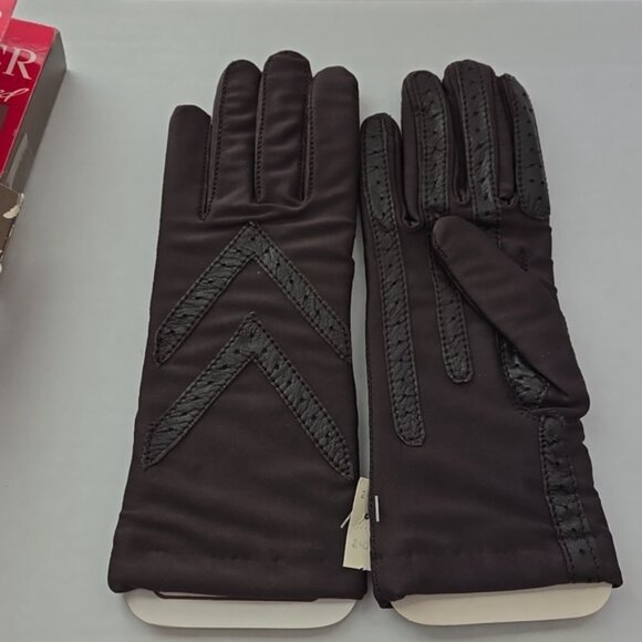 Isotoner Warm Lined Fully Knit Lined Longer Length Genuine Leather Detail - Picture 9 of 12